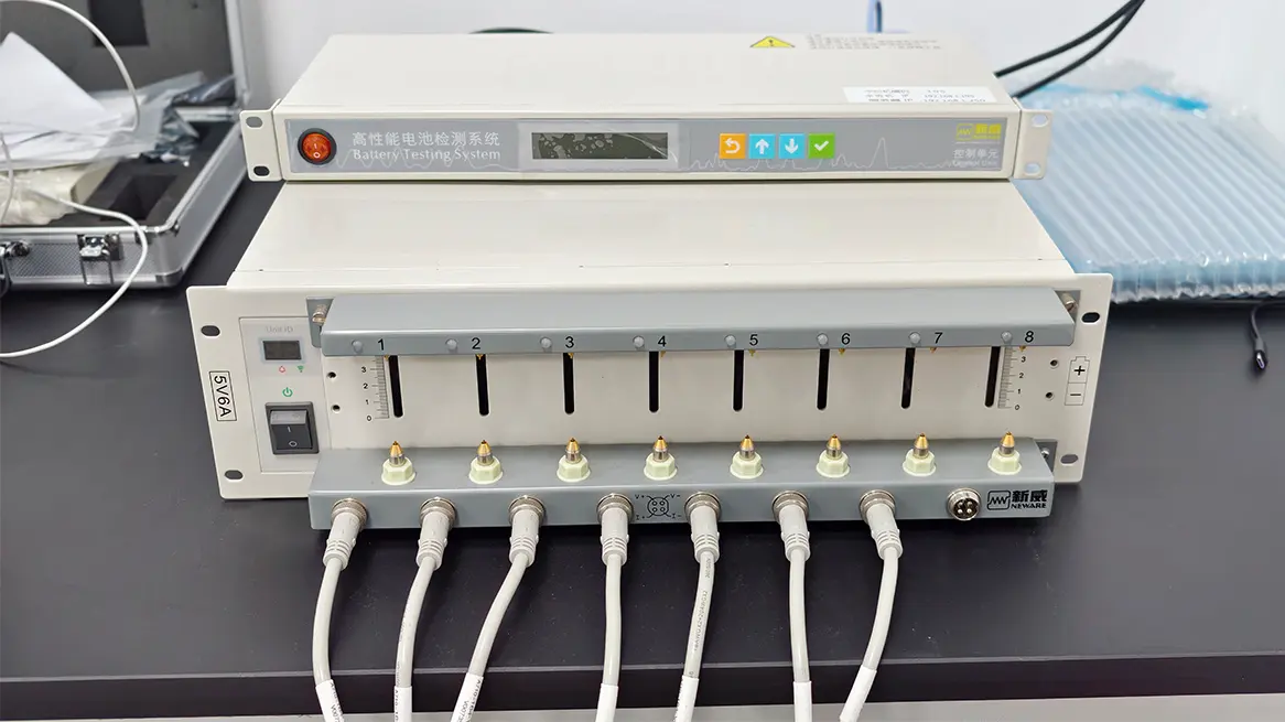 Battery testing system for charge and discharge test